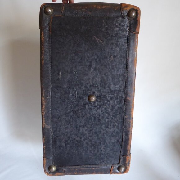 NEW HALLOWEEN GOTHIC ODDITY PROP VINTAGE UNDERTAKER MEDICAL BAG & SKELETON ARM - Picture 9 of 12